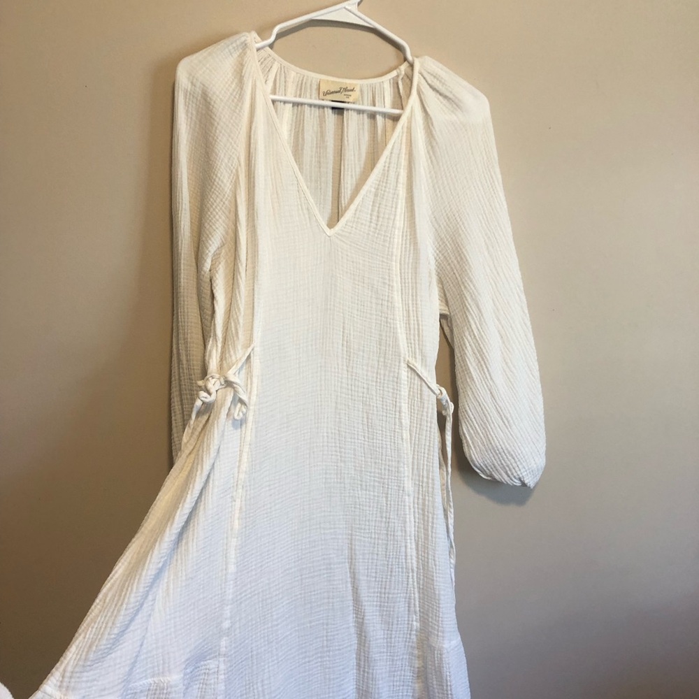 Universal Threads White Long Sleeve Dress